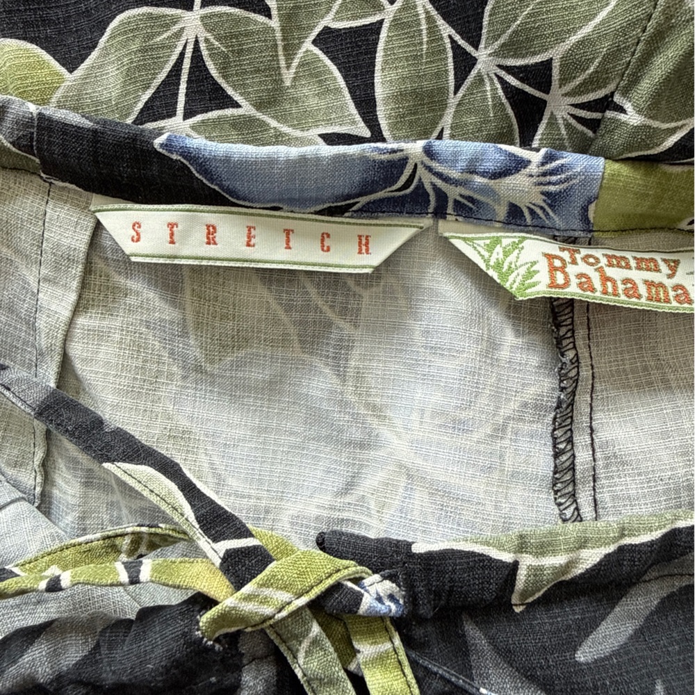 Tommy Bahama 100% silk tropical floral print pants. - Picture 4 of 6